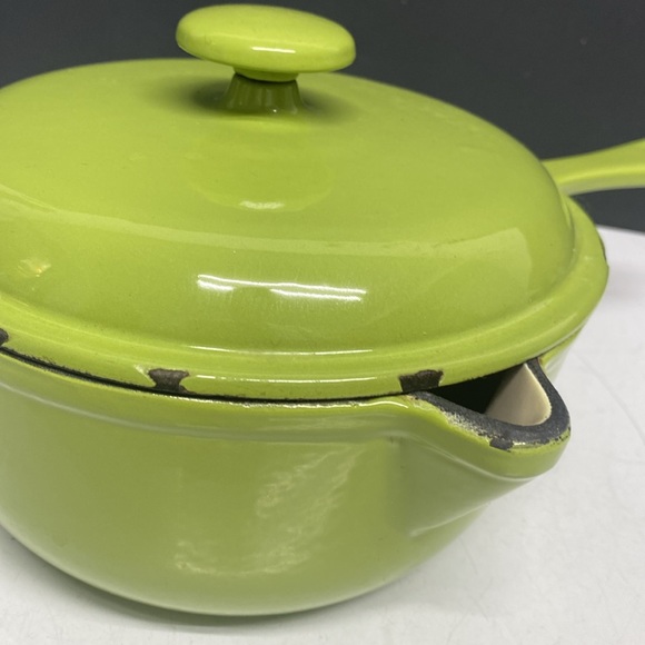 American Collection Enameled Cast Iron Pan with Lid - Picture 5 of 17